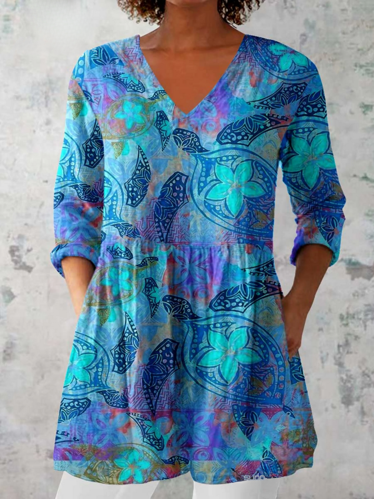 Lara | Long Blouse with a Striking Print
