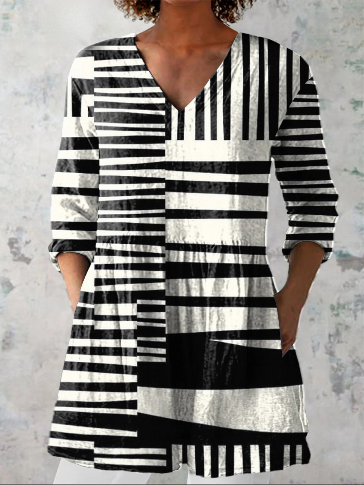 Naomi | Long Blouse with a Striking Print