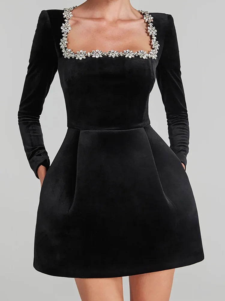 Evelyn | Elegant Velvet Long-Sleeve Dress