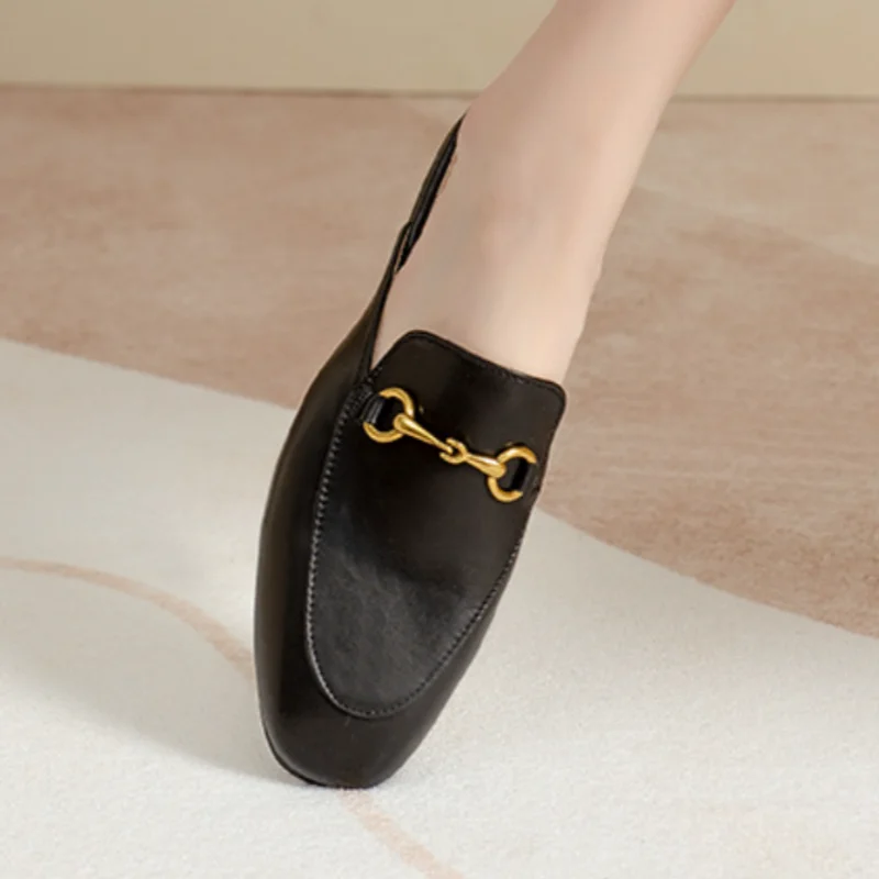 PENELOPE | WOMEN'S CLOSED-TOE MULES WITH METAL CHAIN
