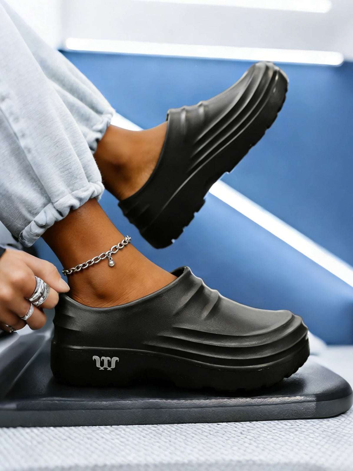 LUNA | WOMEN'S EVA CLOSED-TOE SLIP-ON LOAFERS